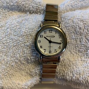 Working Vintage Nelsonic Silver Tone Stretch Band Watch with Brand New Battery!